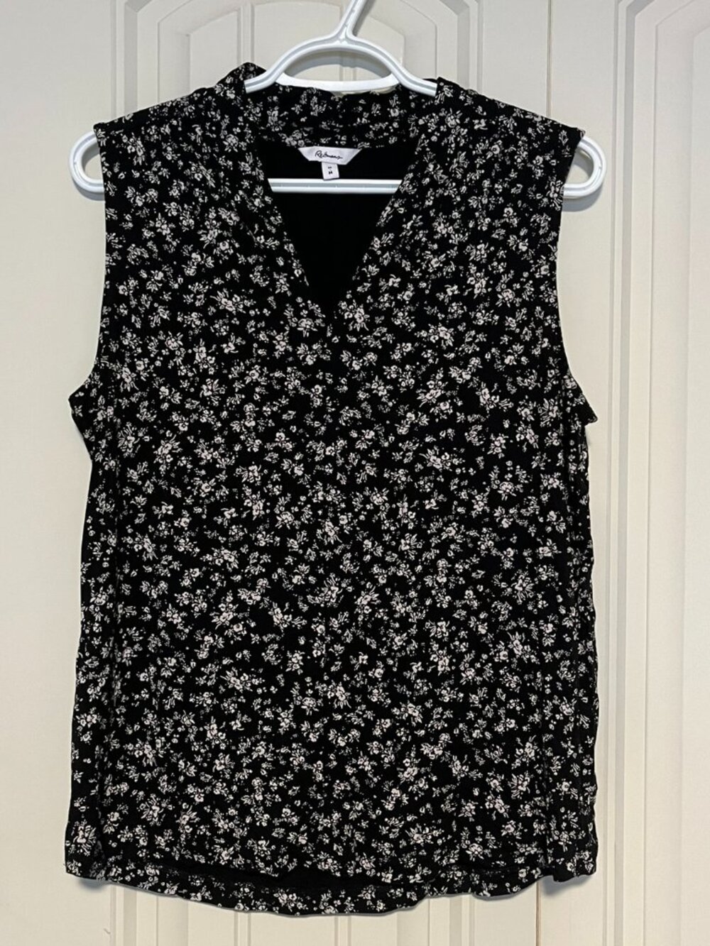 Reitmans Black Floral Sleeveless Blouse Medium